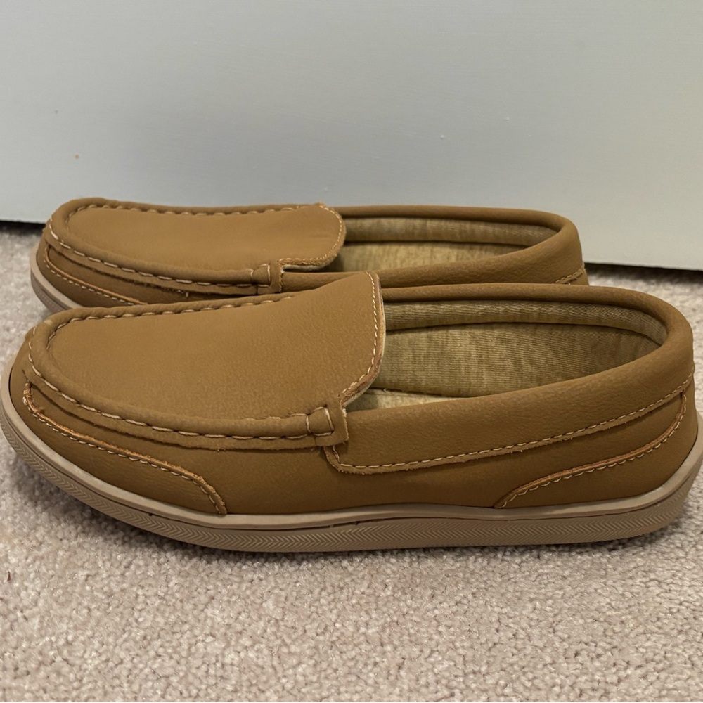 My Slippers Womens 6 Classic Tan Slip-On Loafers New